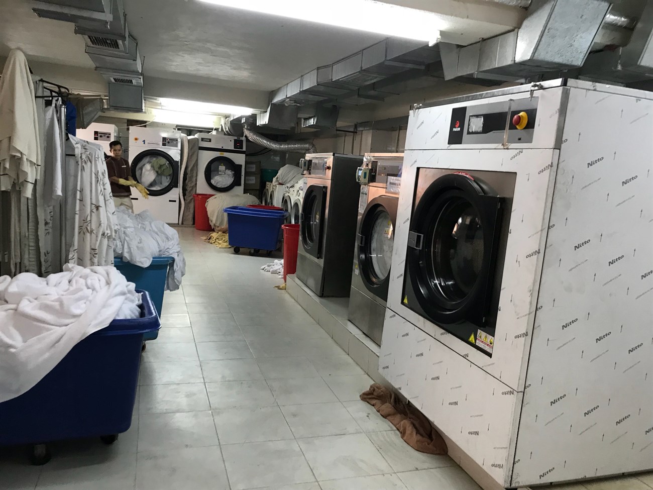 Máy giặt công nghiệp – Có nên sử dụng hay không?